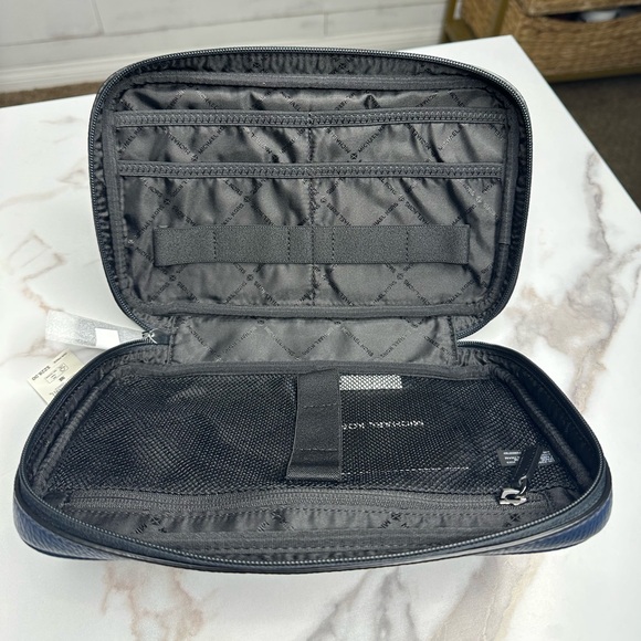 Michael Kors Cooper Tech Organizer - Picture 5 of 6